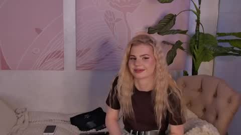 Snapshot of candiesshop chatting on 04-16-26, 07:09 Candies online show from 04-16-26, 07:09