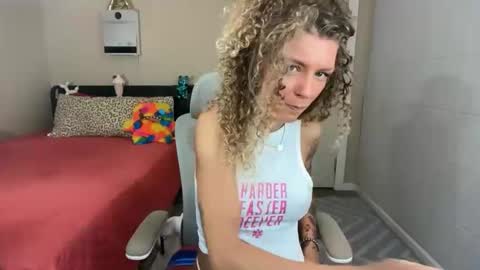 Snapshot of candimay101 chatting on 05-20-26, 02:23 Candi may online show from 05-20-26, 02:23