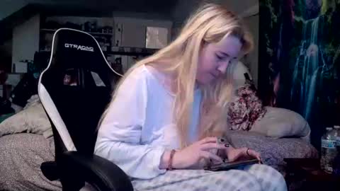 Snapshot of candismiths chatting on 05-06-26, 10:37 Candi online show from 05-06-26, 10:37
