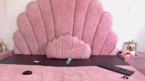 Snapshot of candy_bony chatting on 01-21-25, 06:02 candy_bony online show from 01-21-25, 06:02