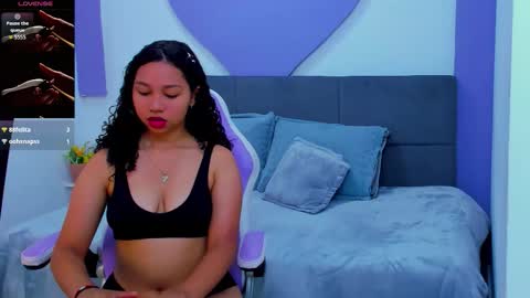 Snapshot of candy_brunette_18 chatting on 10-19-25, 06:41 Candy online show from 10-19-25, 06:41