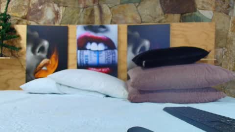 Jolie online show from 12-17-25, 08:04