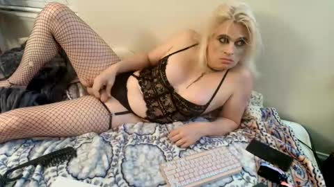 Snapshot of candy_girls_4_u chatting on 05-30-26, 10:23 ExtraCandy online show from 05-30-26, 10:23