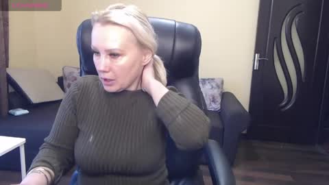 candy_hellenx online show from 04-01-26, 07:20