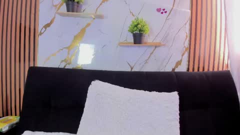 Snapshot of candy_queens__ chatting on 06-03-26, 07:19 Candy online show from 06-03-26, 07:19
