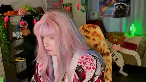 Mary online show from 07-17-26, 01:23