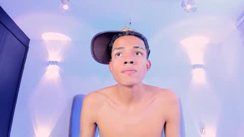 Snapshot of candyandmarilyn chatting on 10-07-25, 08:39 and MarilynHot online show from 10-07-25, 08:39