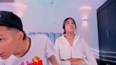 Snapshot of candyandmarilyn chatting on 11-17-25, 09:09 and MarilynHot online show from 11-17-25, 09:09