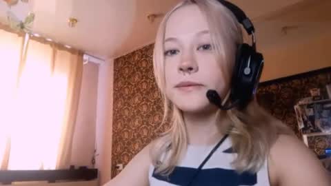 Mia online show from 04-09-26, 11:26