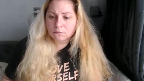 Laura online show from 02-18-25, 10:05