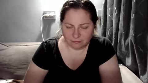 Laura online show from 03-12-26, 07:53