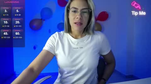 Snapshot of candydowson1 chatting on 12-24-24, 10:44 Candy Dowson online show from 12-24-24, 10:44