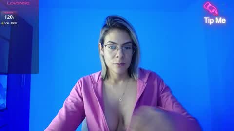 Snapshot of candydowson1 chatting on 01-06-25, 11:07 Candy Dowson online show from 01-06-25, 11:07
