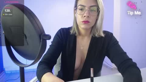 Snapshot of candydowson1 chatting on 02-02-25, 03:07 Candy Dowson online show from 02-02-25, 03:07