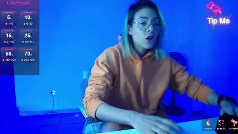 Snapshot of candydowson1 chatting on 02-19-25, 08:44 Candy Dowson online show from 02-19-25, 08:44