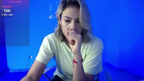 Snapshot of candydowson1 chatting on 09-19-25, 10:05 Candy Dowson online show from 09-19-25, 10:05