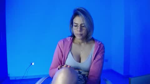 Snapshot of candydowson1 chatting on 09-23-25, 10:40 Candy Dowson online show from 09-23-25, 10:40