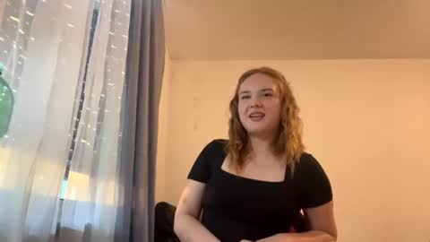 Snapshot of candyflop chatting on 06-21-26, 06:54 Anna online show from 06-21-26, 06:54