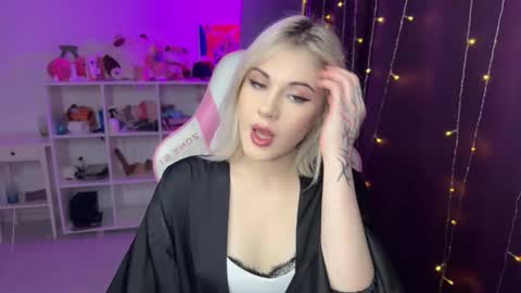 Snapshot of candyhannah chatting on 11-06-25, 05:58 You can call me HH online show from 11-06-25, 05:58