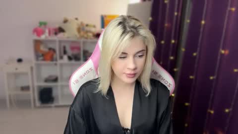 Snapshot of candyhannah chatting on 11-13-25, 07:46 You can call me HH online show from 11-13-25, 07:46