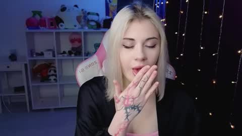 Snapshot of candyhannah chatting on 11-14-25, 05:33 You can call me HH online show from 11-14-25, 05:33