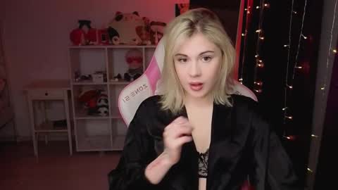 Snapshot of candyhannah chatting on 11-16-25, 05:51 You can call me HH online show from 11-16-25, 05:51