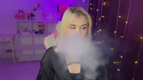 Snapshot of candyhannah chatting on 11-27-25, 03:47 You can call me HH online show from 11-27-25, 03:47