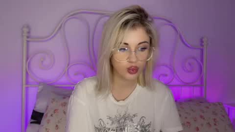 Snapshot of candyhannah chatting on 11-28-25, 04:20 You can call me HH online show from 11-28-25, 04:20