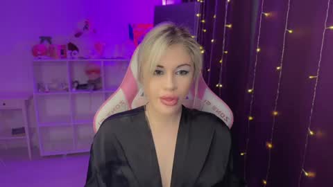 Snapshot of candyhannah chatting on 11-29-25, 04:10 You can call me HH online show from 11-29-25, 04:10