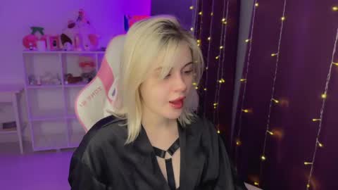 Snapshot of candyhannah chatting on 12-02-25, 06:14 You can call me HH online show from 12-02-25, 06:14