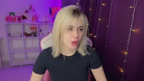 Snapshot of candyhannah chatting on 12-03-25, 05:44 You can call me HH online show from 12-03-25, 05:44