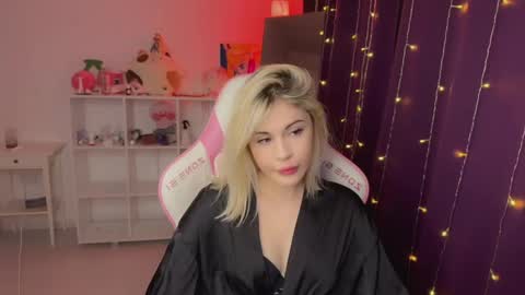 Snapshot of candyhannah chatting on 12-05-25, 05:20 You can call me HH online show from 12-05-25, 05:20