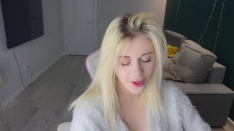 Snapshot of candyhannah chatting on 04-25-26, 06:05 You can call me HH online show from 04-25-26, 06:05