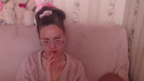 say meow and send tips  online show from 05-04-26, 07:48