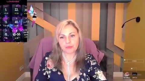 Snapshot of candylons chatting on 10-27-25, 06:28 CandyLons online show from 10-27-25, 06:28