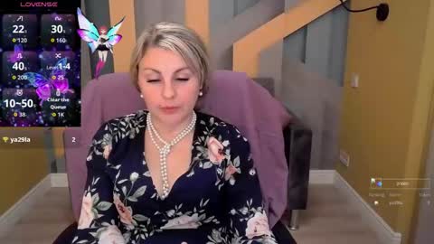 Snapshot of candylons chatting on 10-30-25, 07:32 CandyLons online show from 10-30-25, 07:32