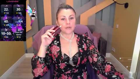 Snapshot of candylons chatting on 11-22-25, 06:23 CandyLons online show from 11-22-25, 06:23