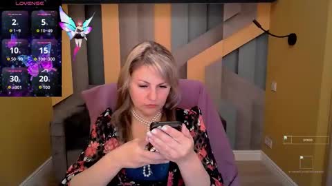 Snapshot of candylons chatting on 11-24-25, 06:35 CandyLons online show from 11-24-25, 06:35