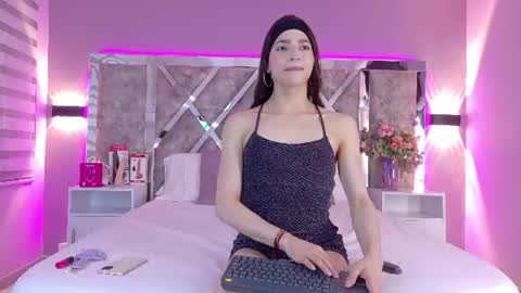 candyluxury_ online show from 07-09-26, 12:31