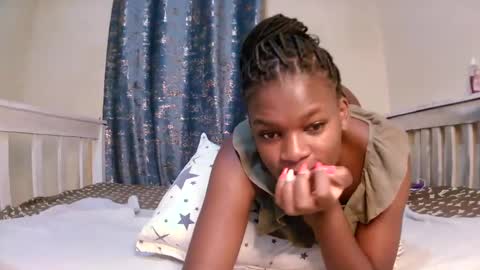 Snapshot of candymia3 chatting on 01-23-25, 10:44 Candice online show from 01-23-25, 10:44
