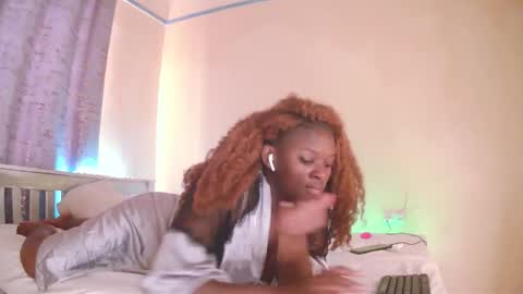 Snapshot of candymia3 chatting on 10-06-25, 10:12 Candice online show from 10-06-25, 10:12