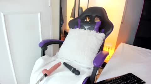 Snapshot of candyrose__ chatting on 07-12-26, 12:07 candyrose__ online show from 07-12-26, 12:07