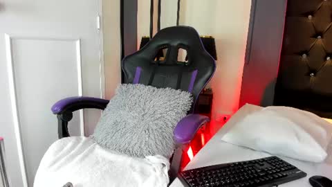 Snapshot of candyrose__ chatting on 07-27-26, 12:01 candyrose__ online show from 07-27-26, 12:01
