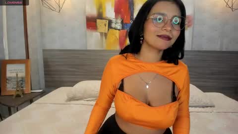 Snapshot of candys_victoria chatting on 02-16-25, 01:25 Candys Victoria online show from 02-16-25, 01:25