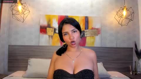 Snapshot of candys_victoria chatting on 02-20-25, 05:33 Candys Victoria online show from 02-20-25, 05:33