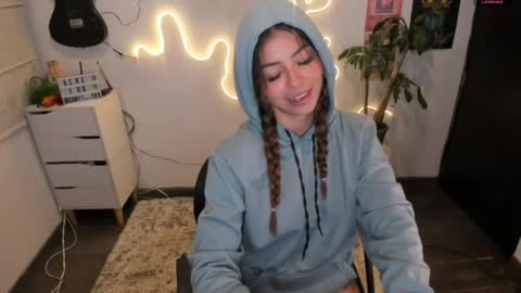 Snapshot of candyxpeach chatting on 04-25-26, 12:57 Camilla online show from 04-25-26, 12:57