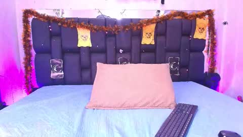 Snapshot of canela_osadaa_ chatting on 10-18-25, 11:55 Aura online show from 10-18-25, 11:55