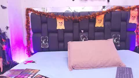 Aura  online show from 10-22-25, 11:54