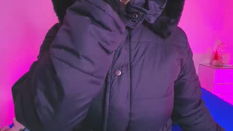 Aura  online show from 11-22-25, 11:53