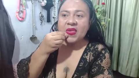 Snapshot of canelacollins chatting on 12-15-25, 04:39 CanelaCollins online show from 12-15-25, 04:39